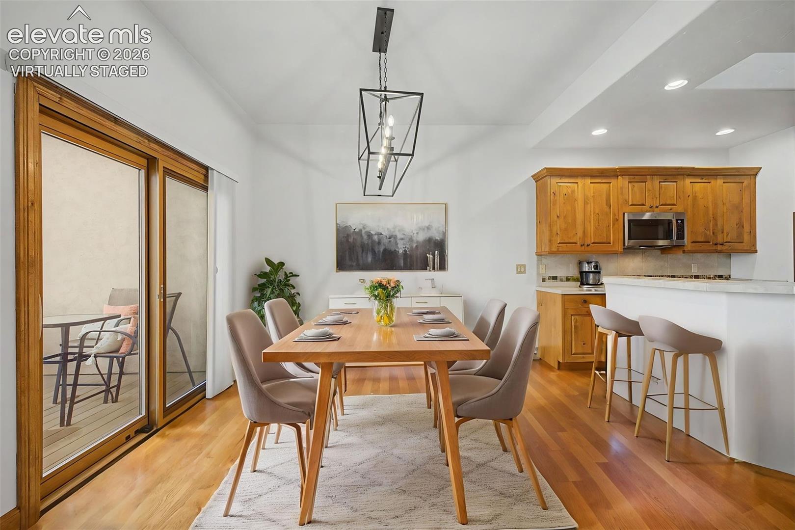 Virtually staged dining room