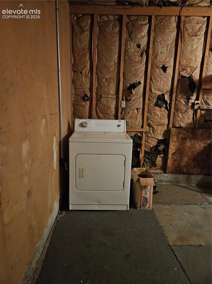 Dryer 220V hookup in the Garage.