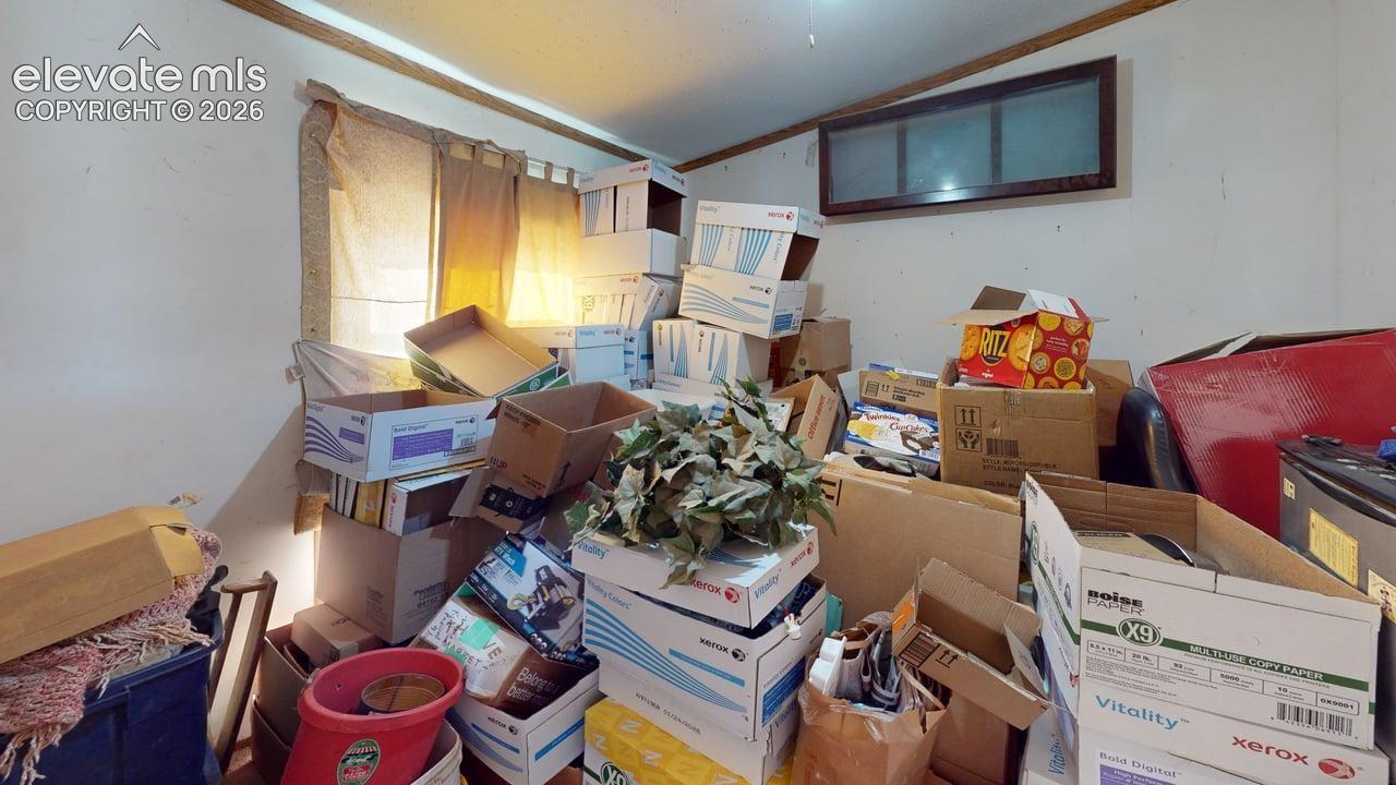 Misc room with lofted ceiling