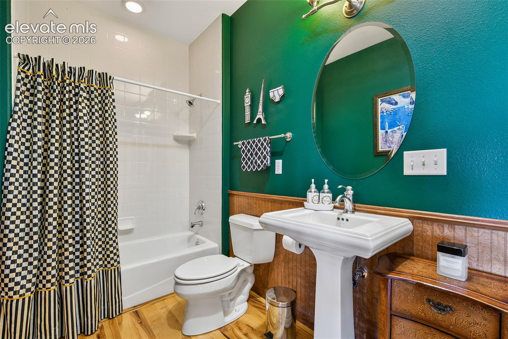 Full bath off of formal living room