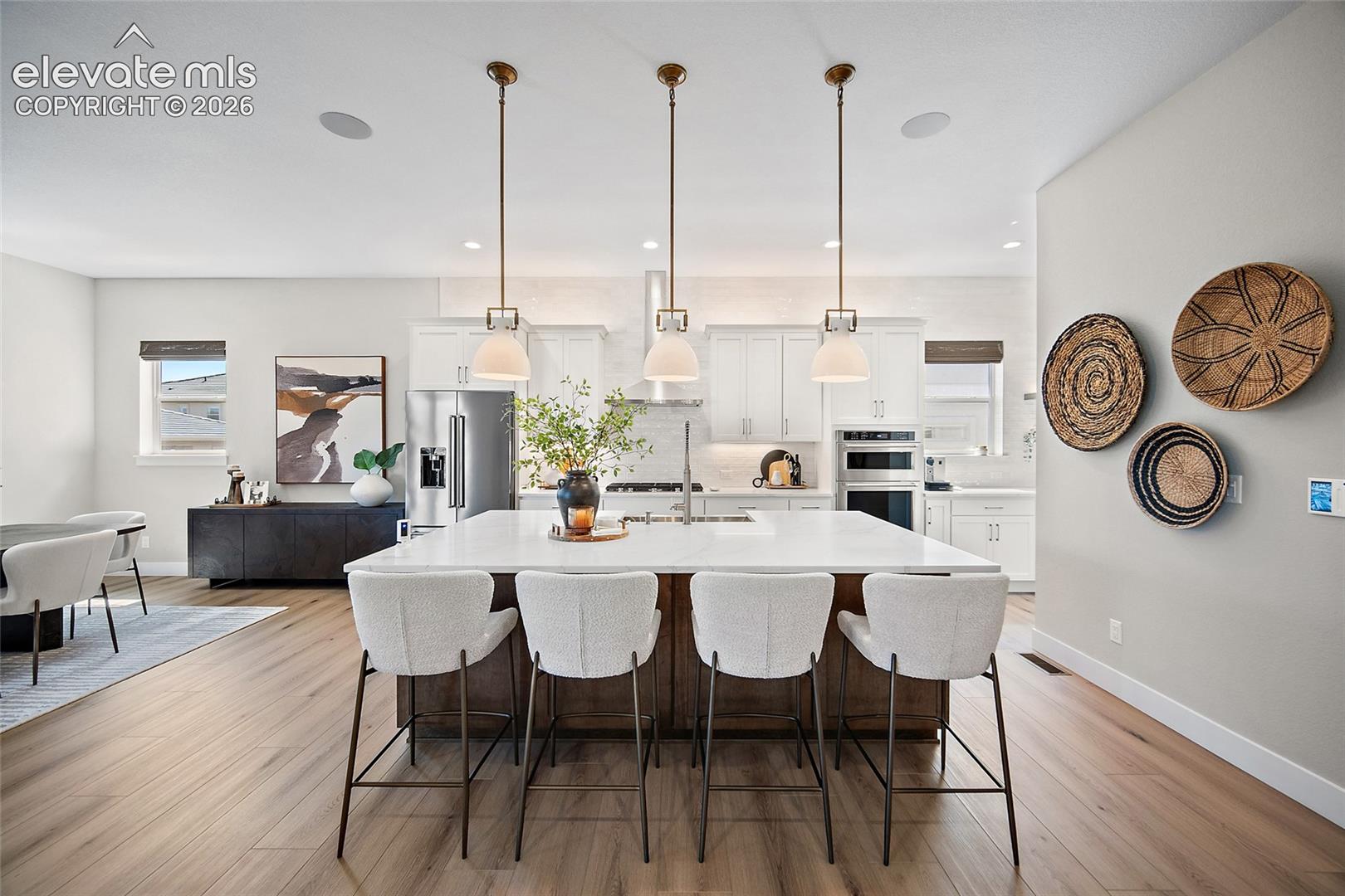 Oversized island for east entertained an daily living