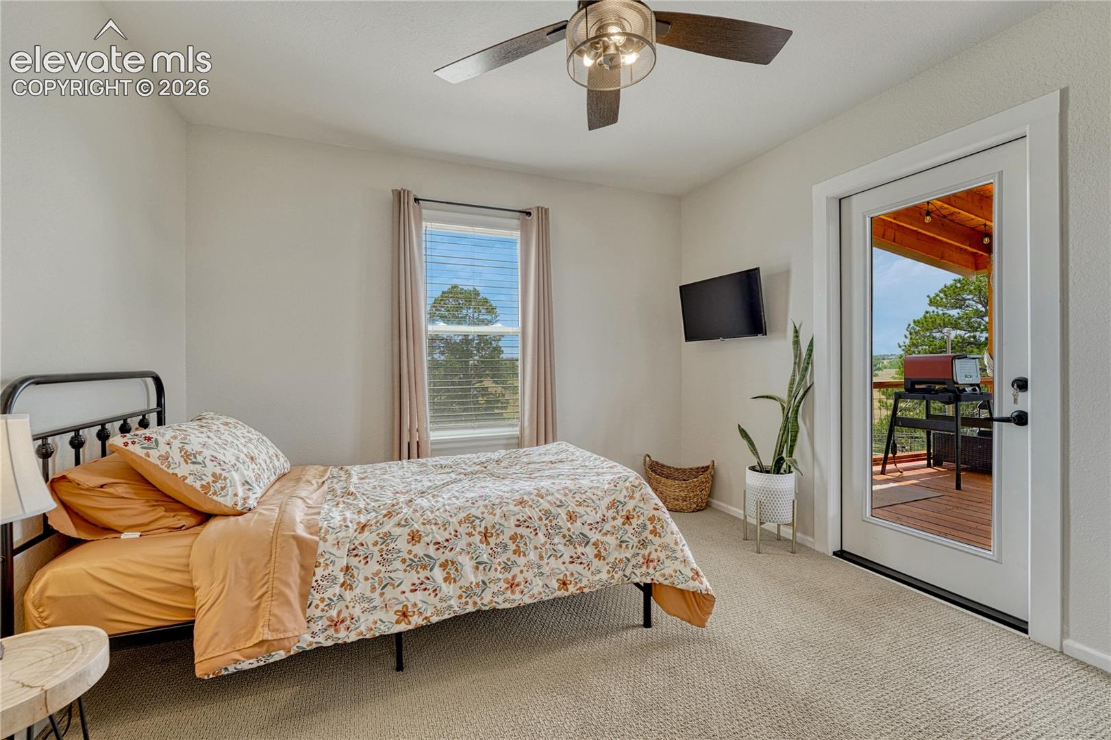 Additional Bedroom with deck access