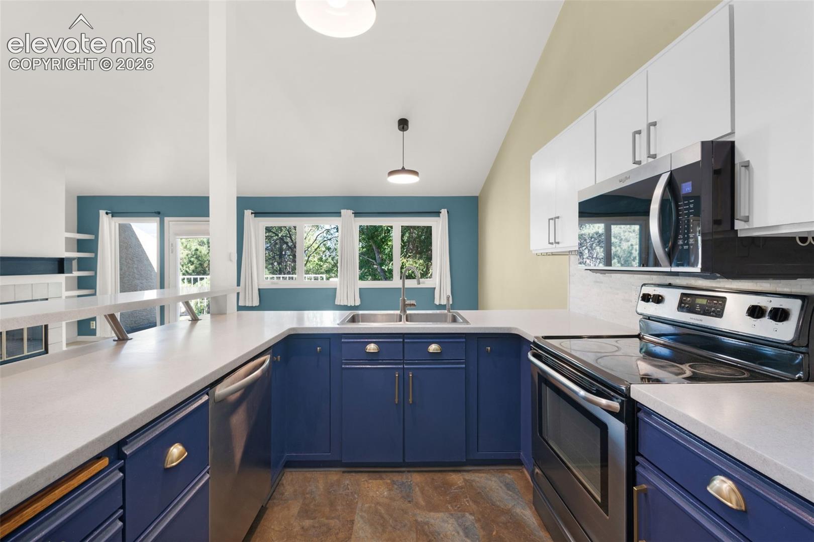 Photo 10 of 592 Observatory Drive, Colorado Springs