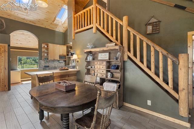 Great space for large dining room tables. 