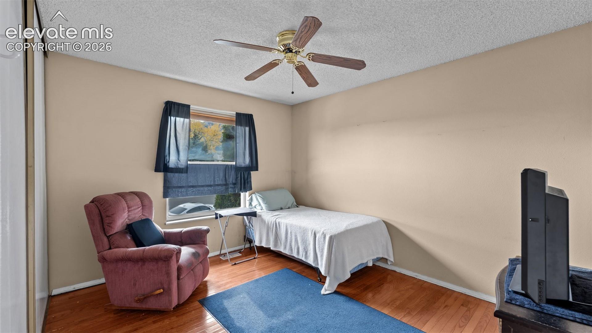 2nd upper bedroom 