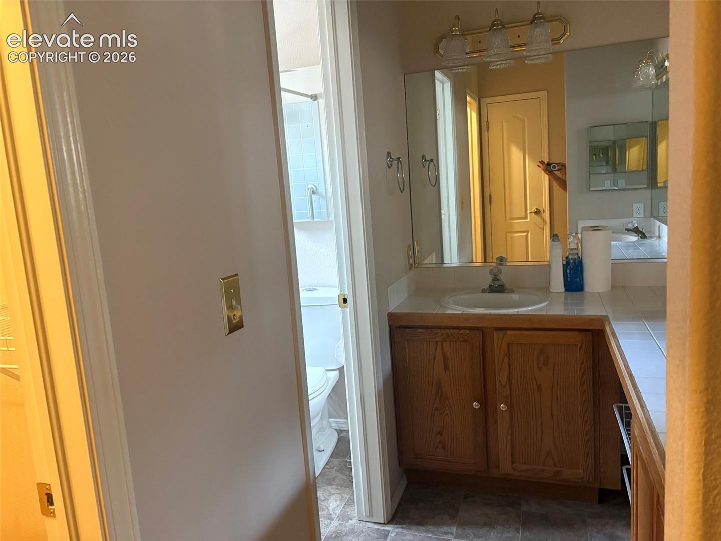 Main bathroom with two sinks 