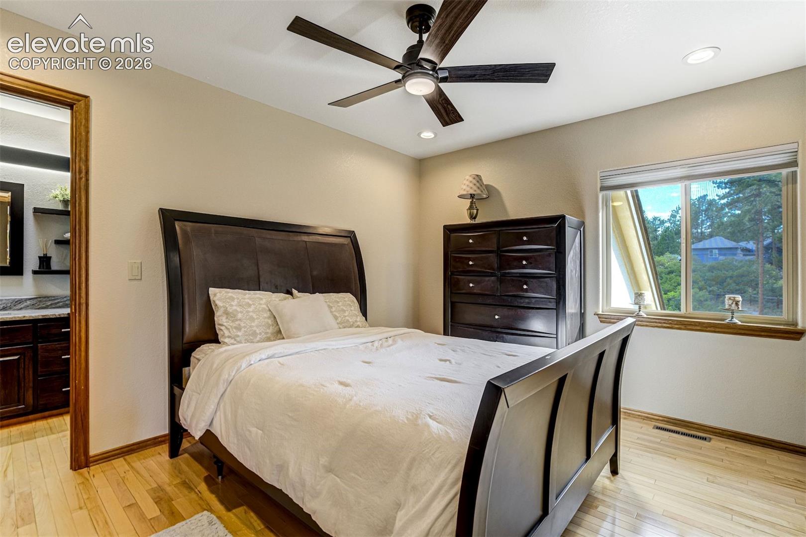 Upper secondary bedroom #3
