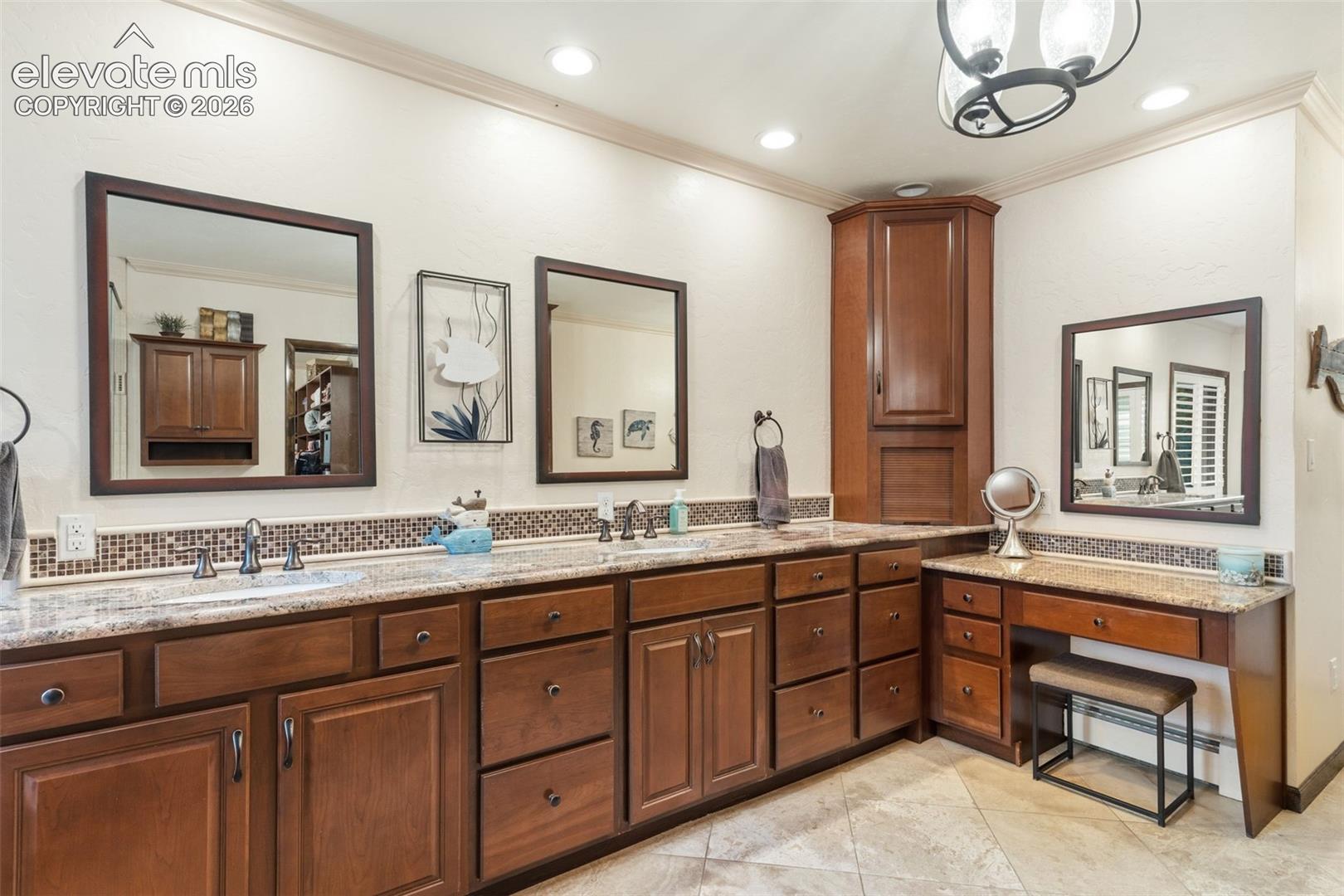 Photo 14 of 555 N Bear Paw Lane, Colorado Springs