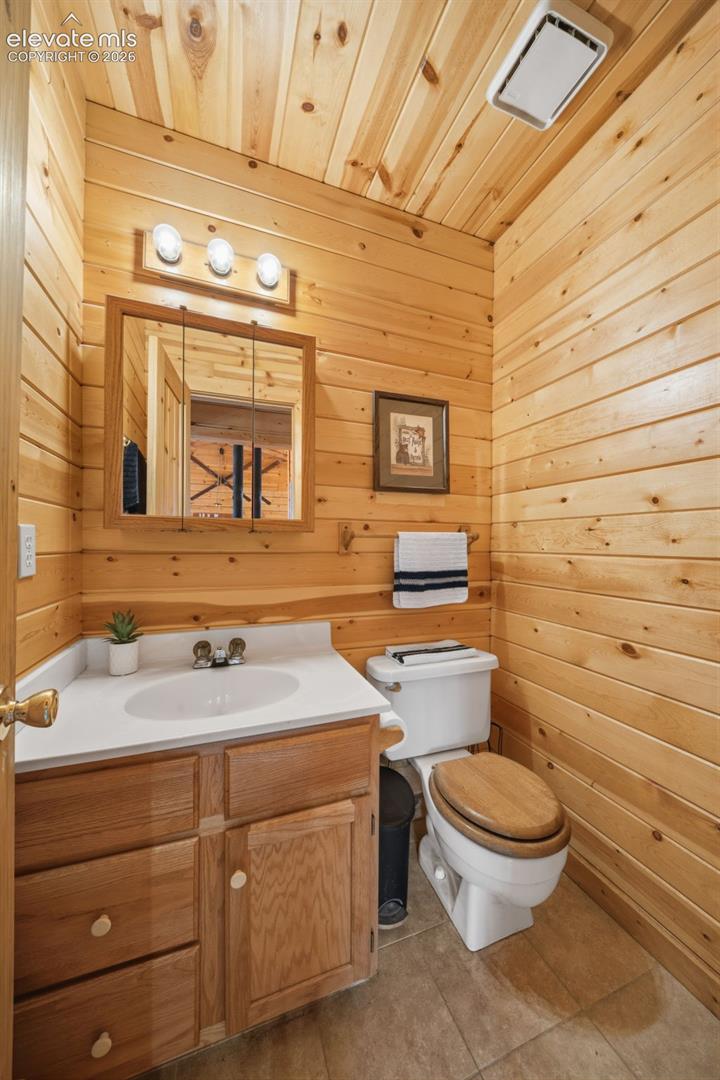 Main level half bath for guest