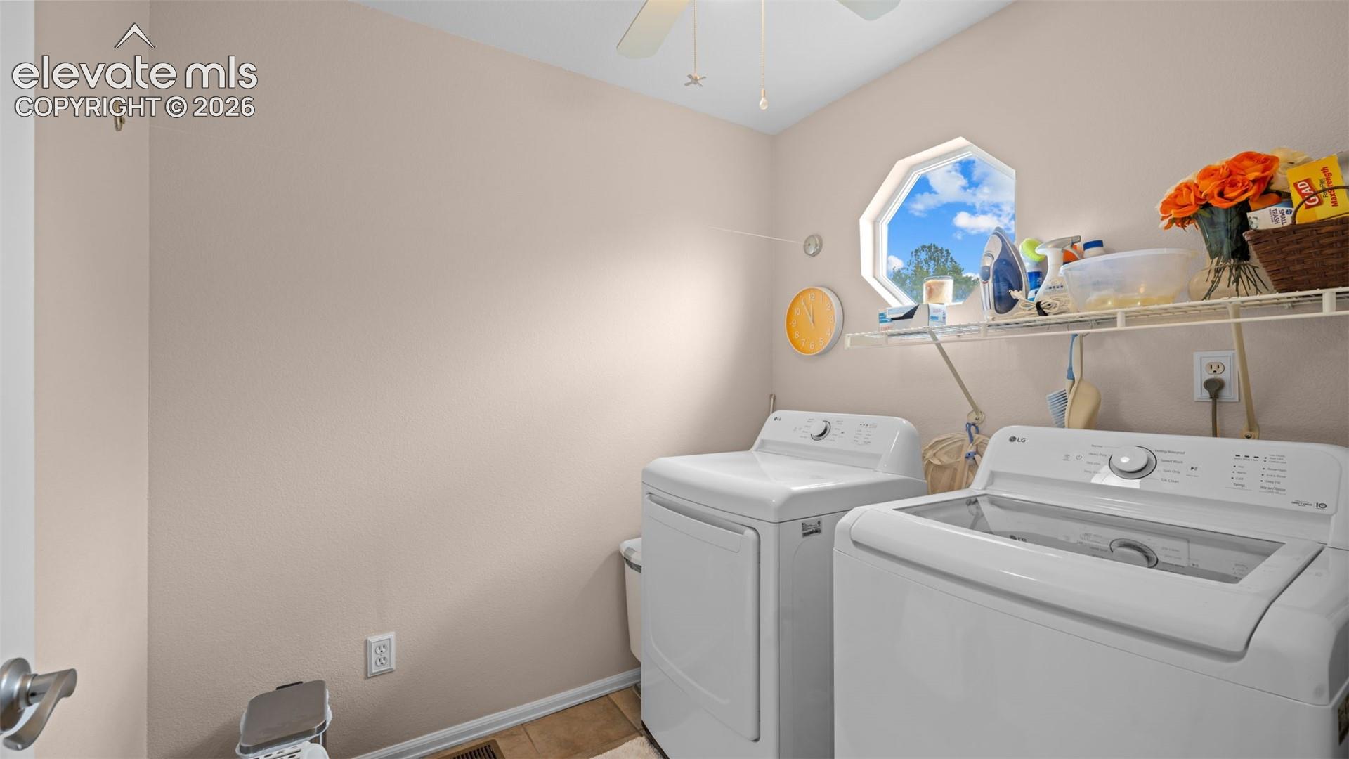 Convenient Upper Level Laundry ~ W & D Stay