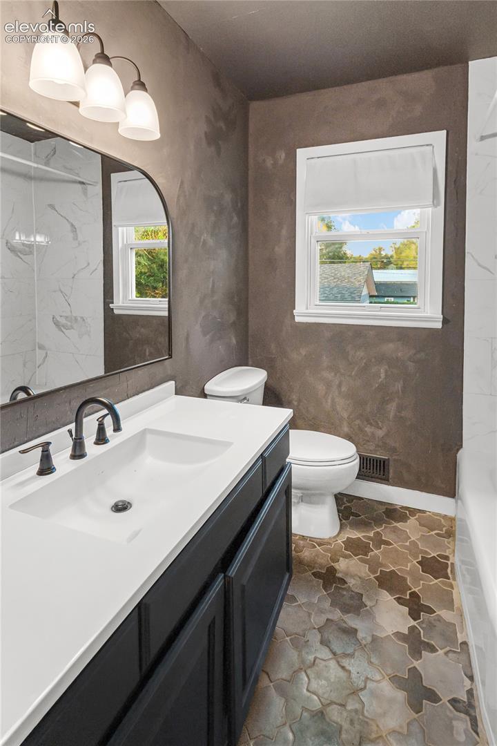 Photo 9 of 1220 E Fountain Boulevard, Colorado Springs