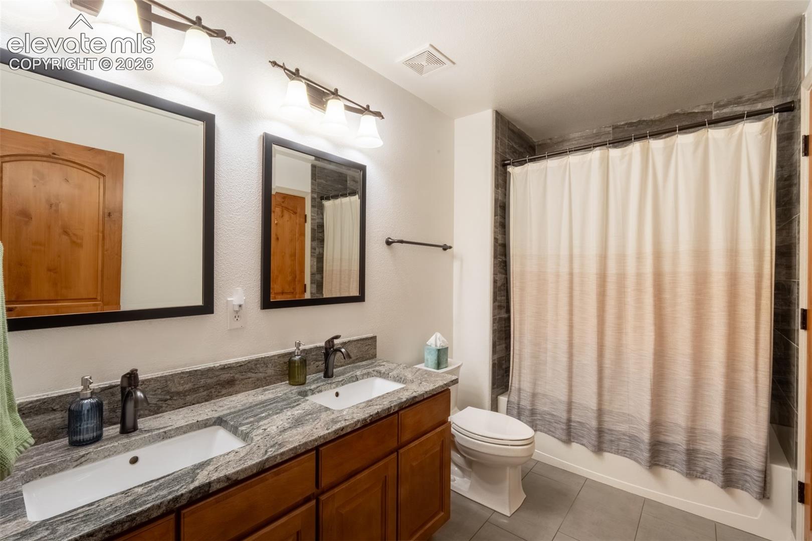Full Jack and Jill bath (3) - upper level
