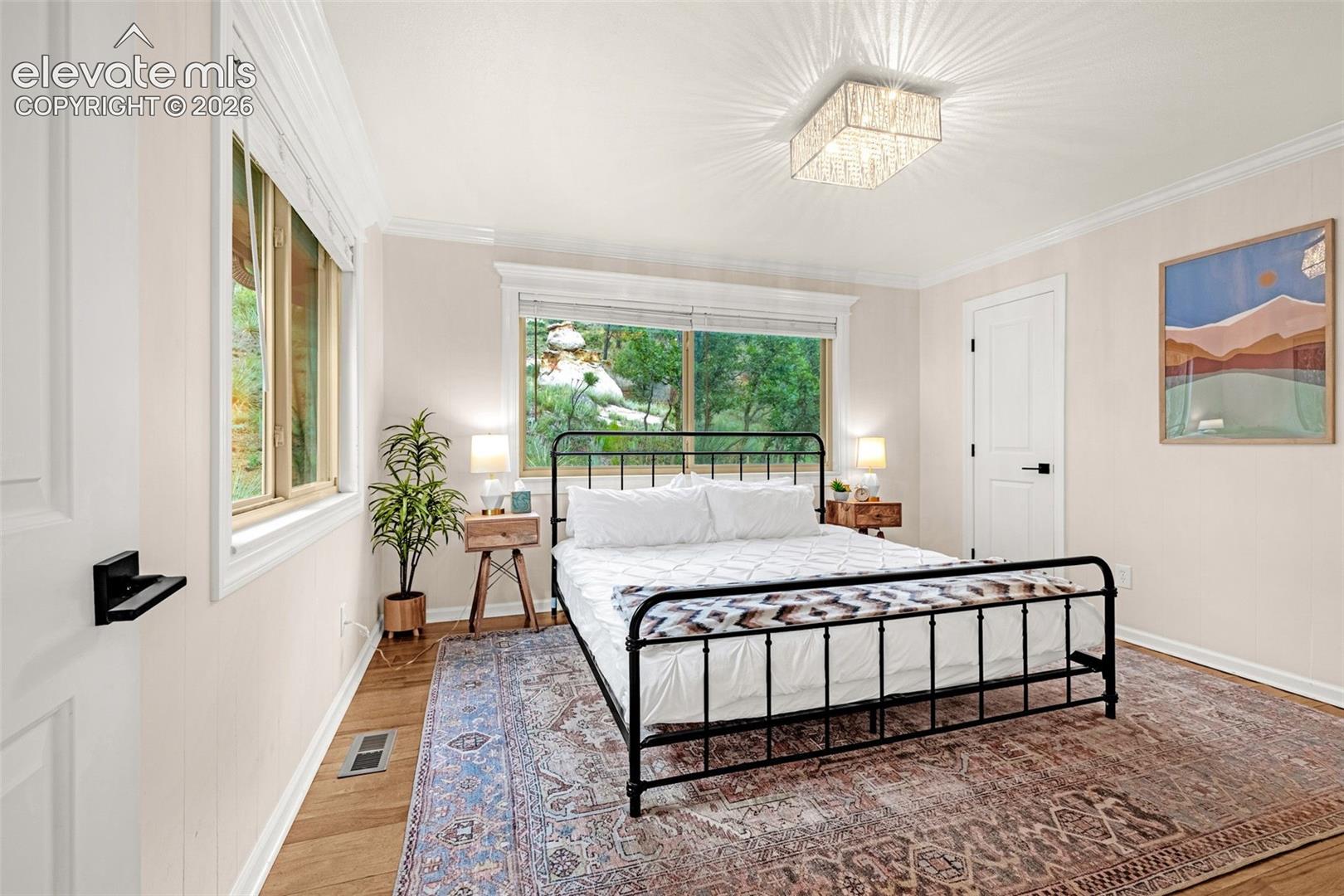 en-suite main level 