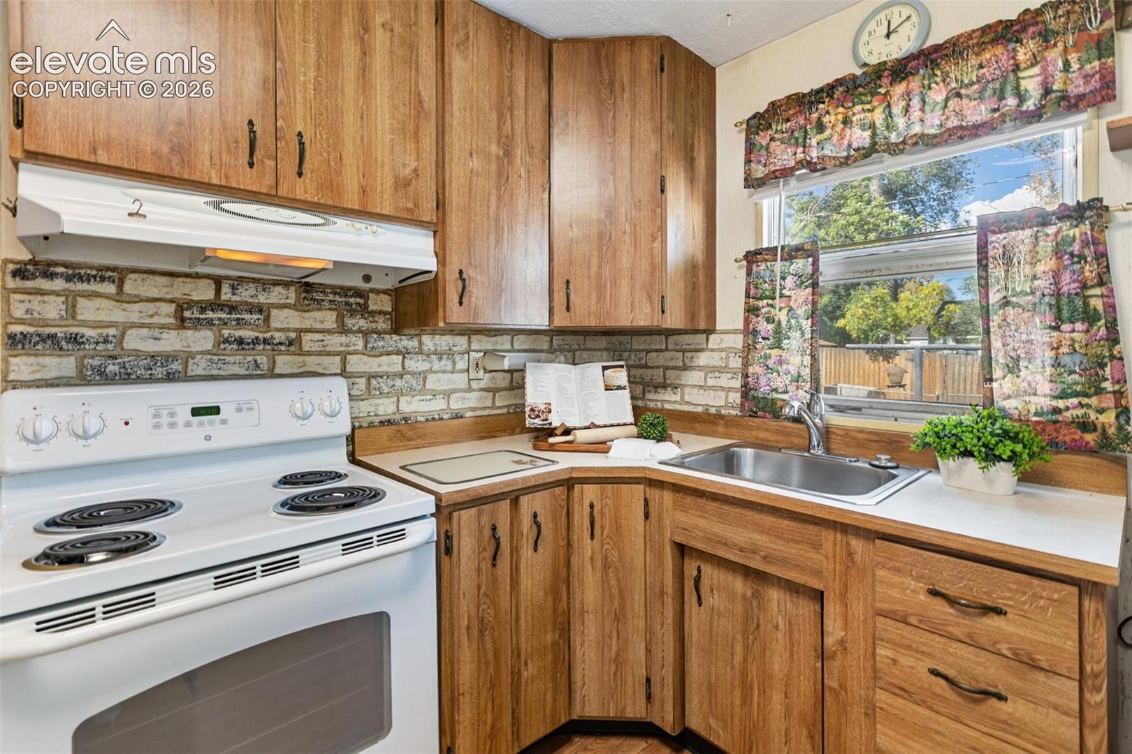 Photo 15 of 410 Lynn Avenue, Colorado Springs