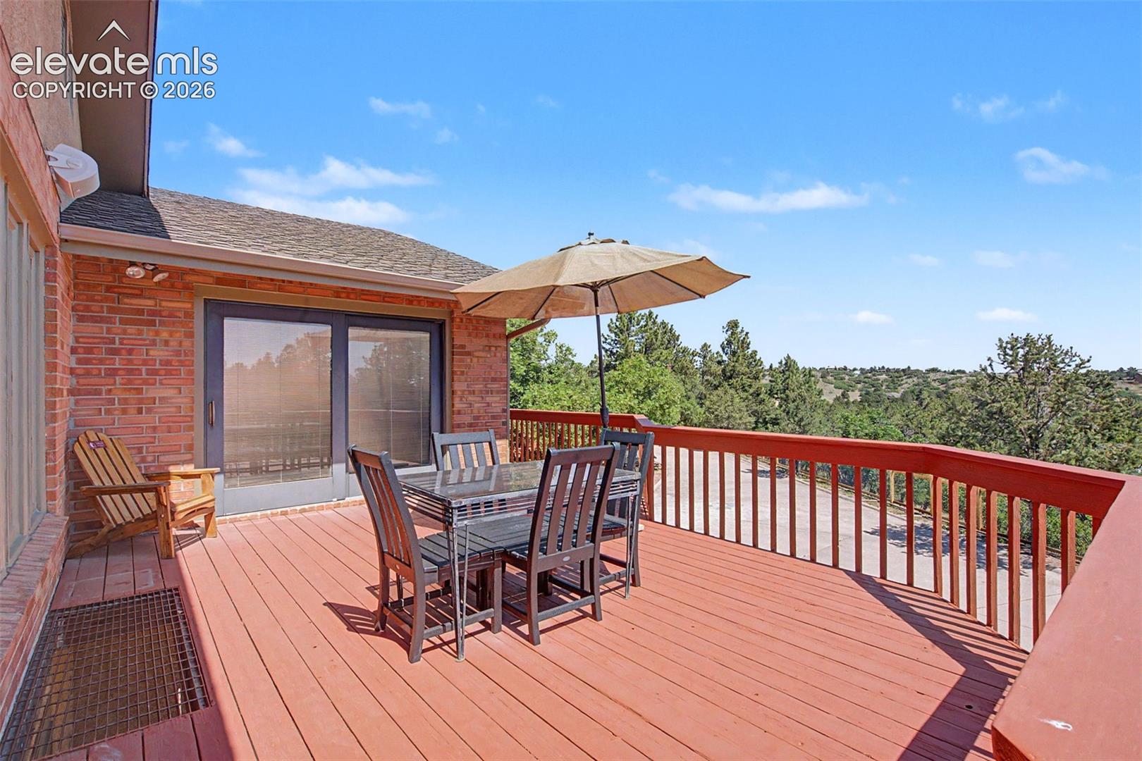 Amazing indoor/outdoor space. Catch the morning sun here with your coffee and your croissant!