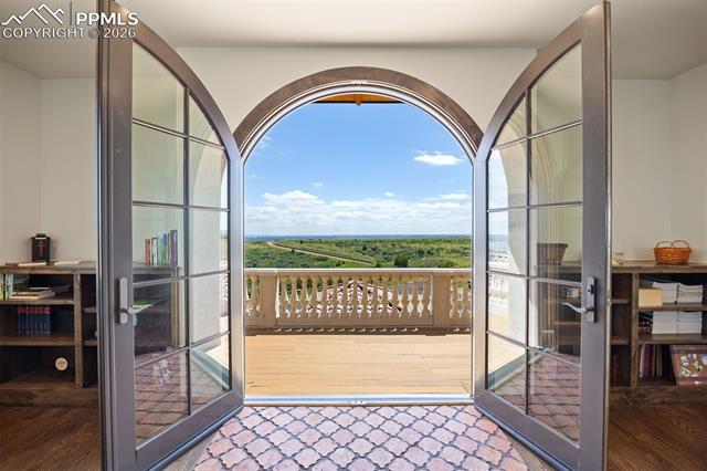 Twin balconies with arched French doorsoverlooking mountain views to the West andCastle Rock to the East.