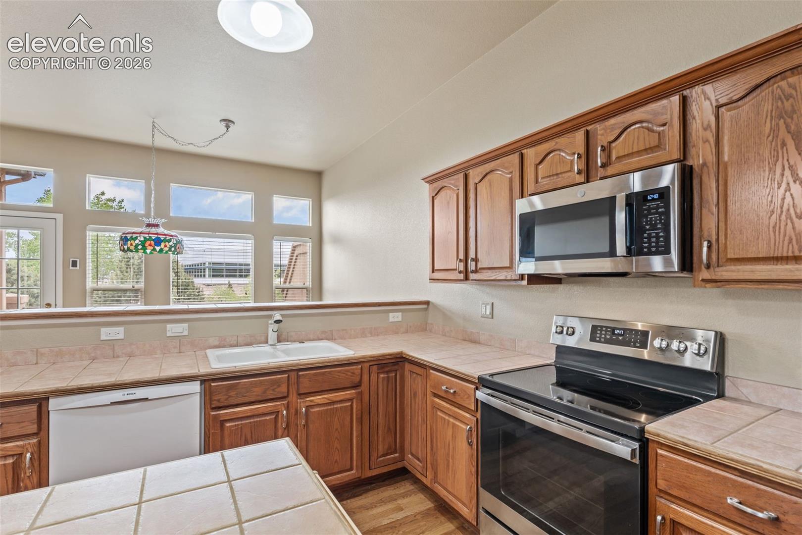 Photo 6 of 1992 London Carriage Grove, Colorado Springs