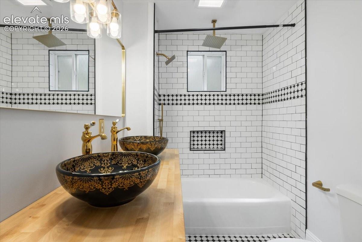 3 beds, 2 baths
