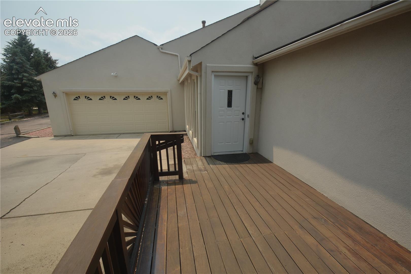 9x18 deck by front door