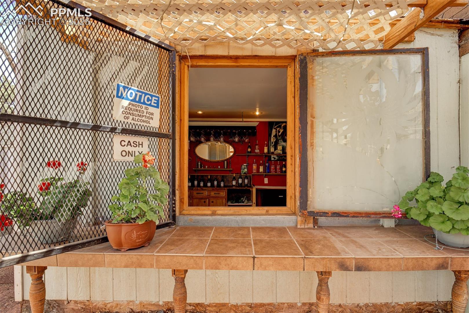 Secret Garden: Bar Hut