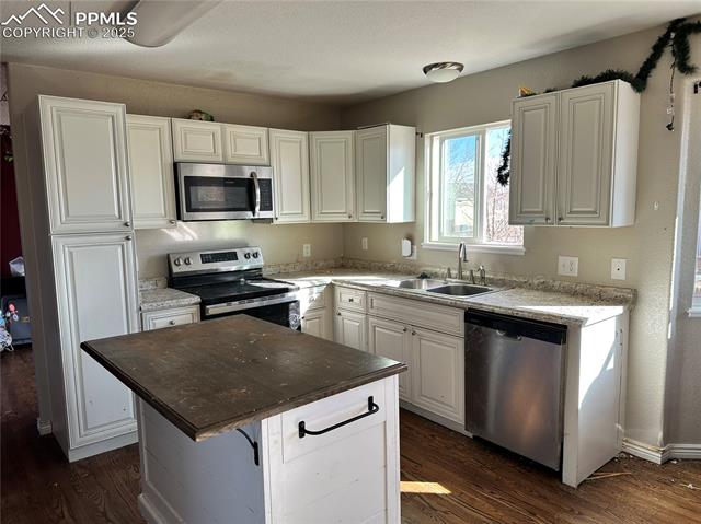 965 Ancestra Dr, Fountain, CO 80817