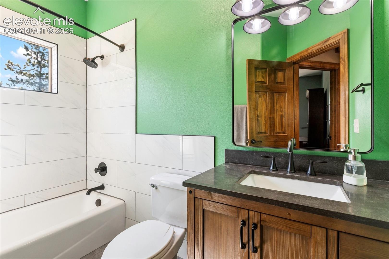Upstairs bathroom serving bedrooms 2&3