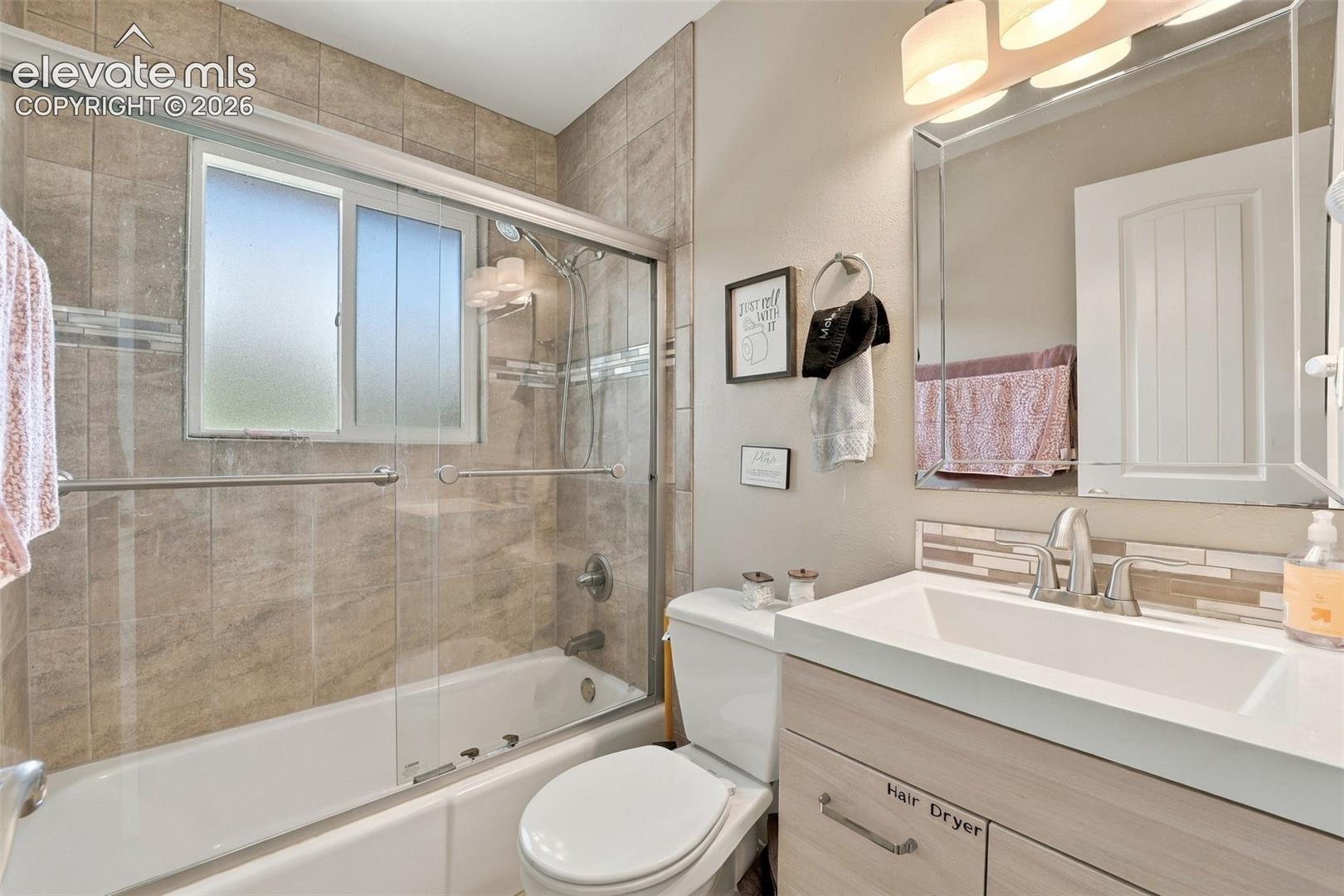 Upper level full bathroom