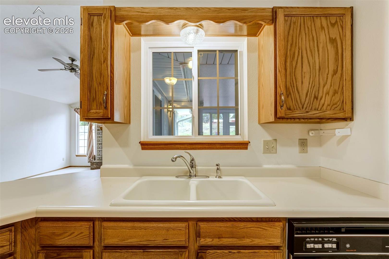 Photo 9 of 2170 Heatherdale Drive, Colorado Springs