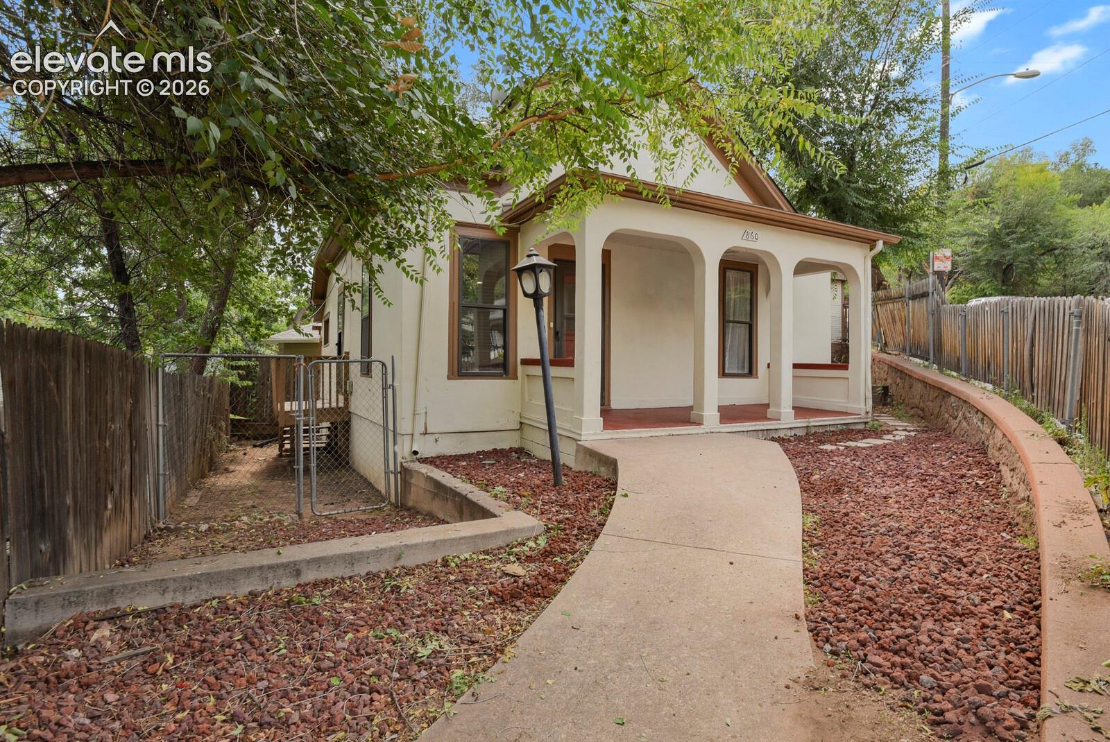 860 Prospect Pl, Manitou Springs, CO 80829