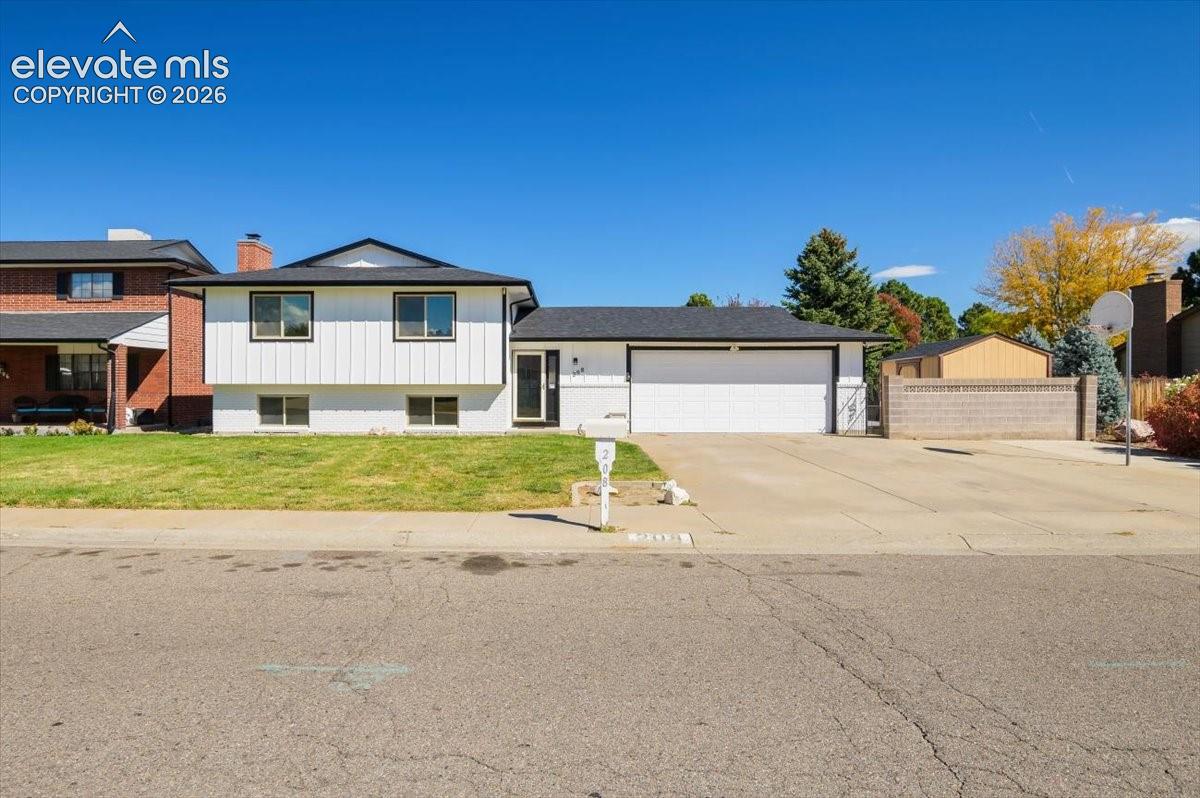208 Starlite Dr, Pueblo, CO 81005