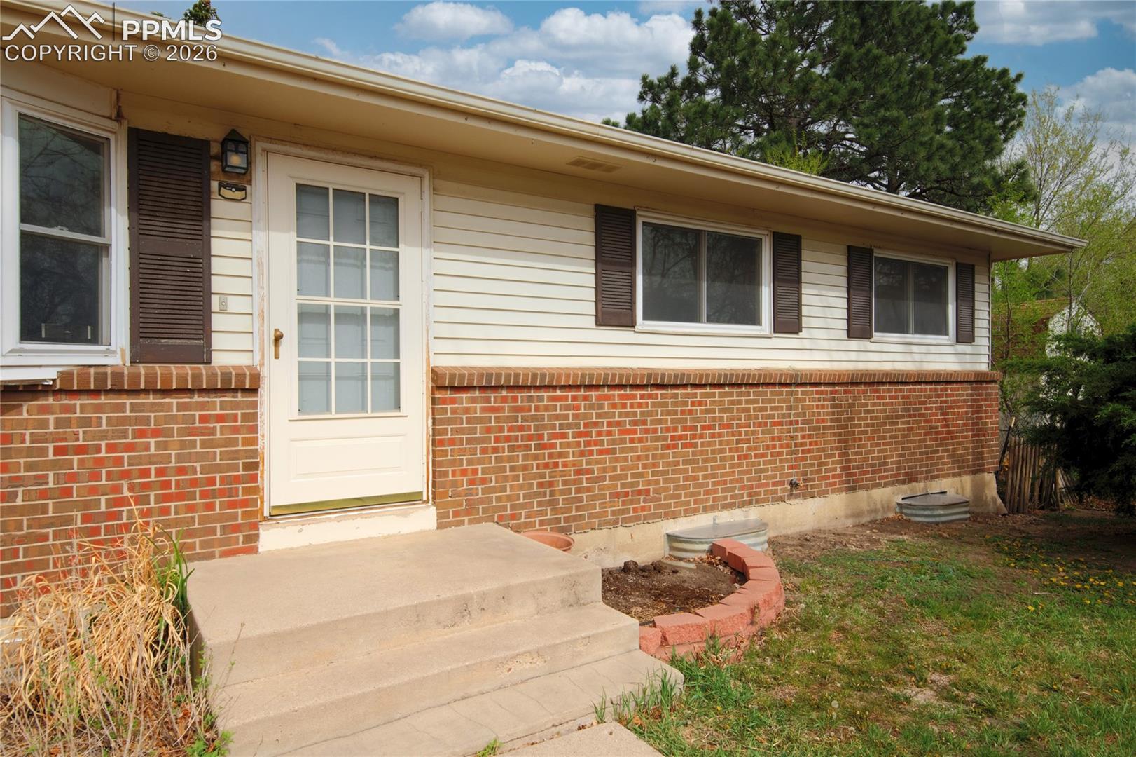 1413 Mears Dr, Colorado Springs, CO 80915