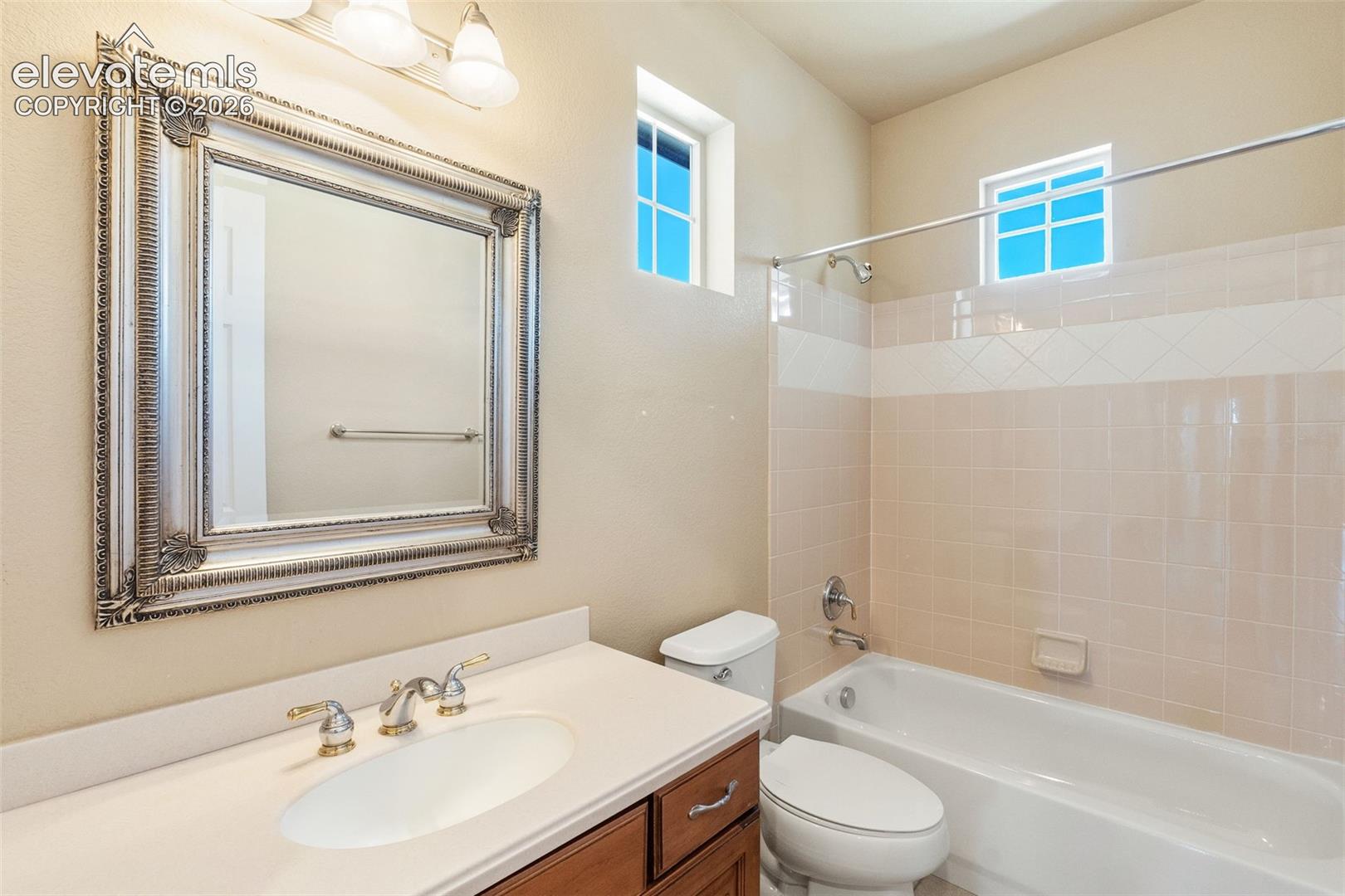FULL BATHROOM ON MAIN FLOOR WITH TUB/SHOWER AND ACCENTS WINDOWS