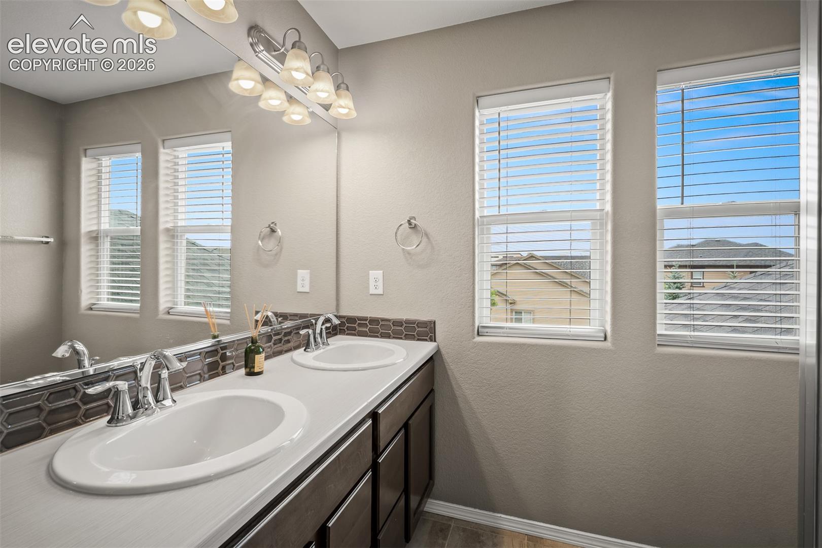 7242 Lewis Clark Trail