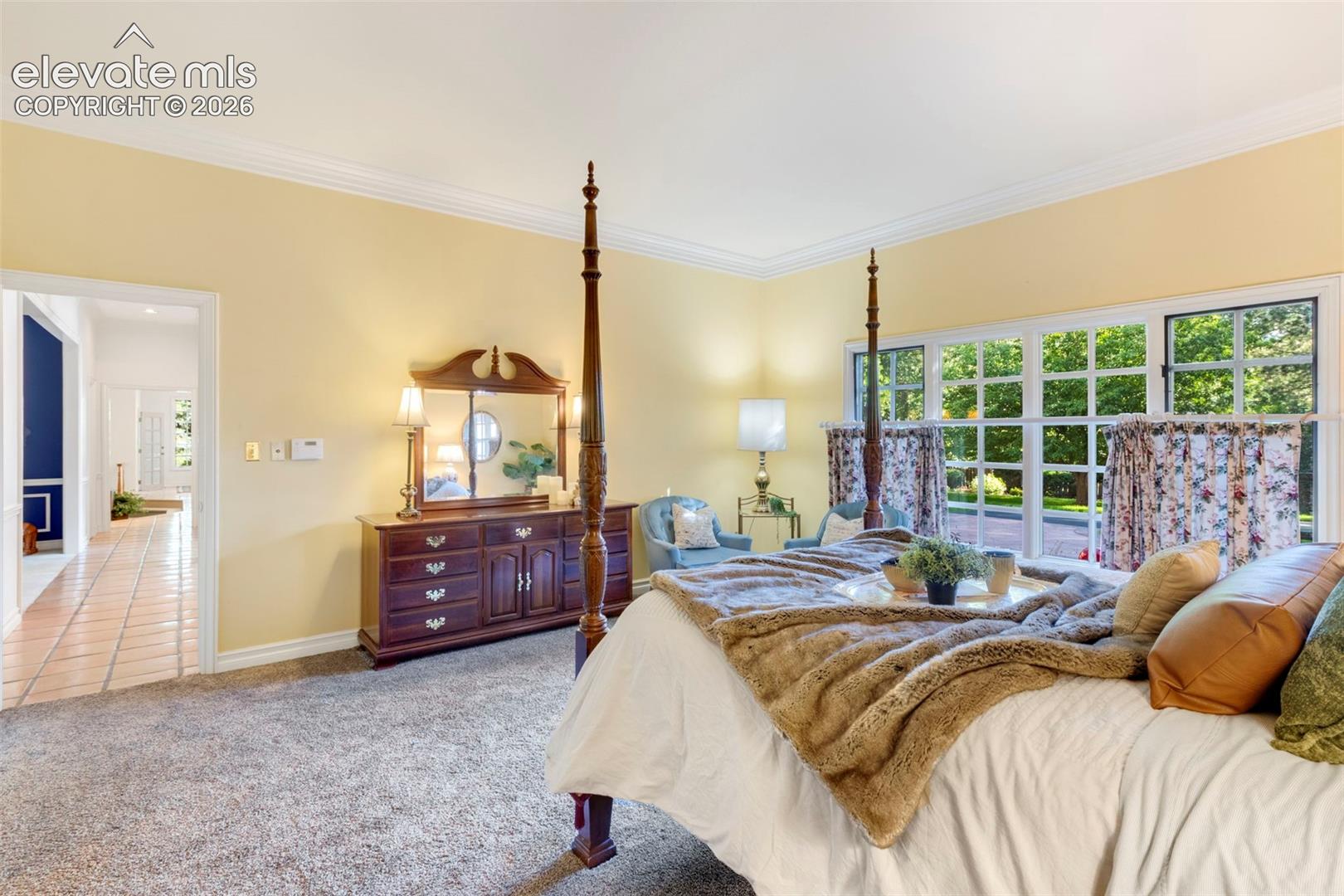 Main level Primary bedroom