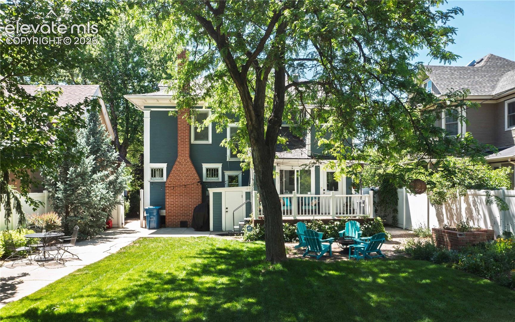 6-foot privacy fence and 3 locking gates create privacy and security