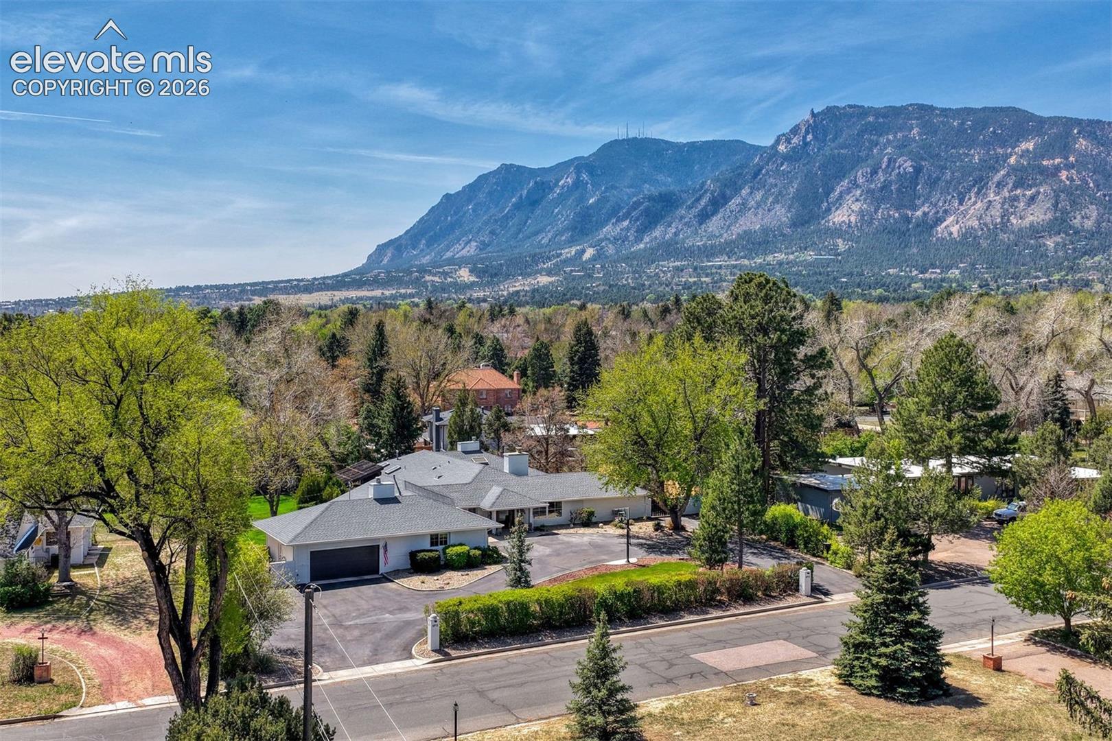 Broadmoor & Broadmoor Resort Broadmoor & Broadmoor Resort