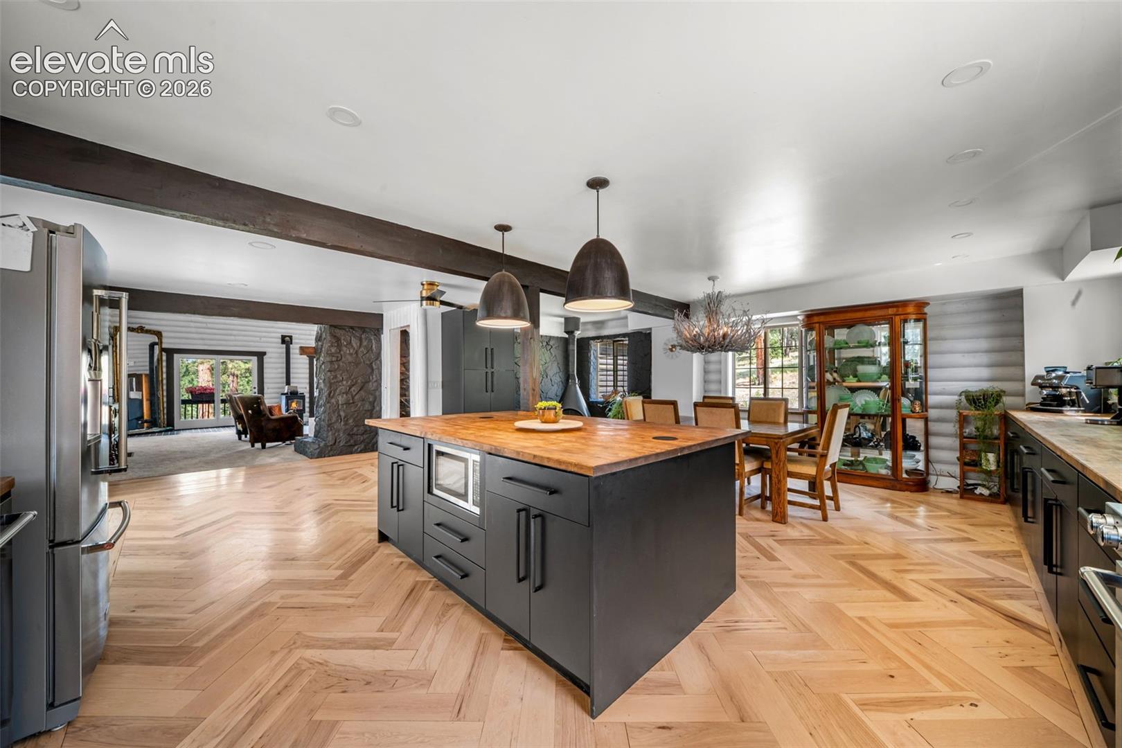 fabulous herringbone  design lightwood flooring