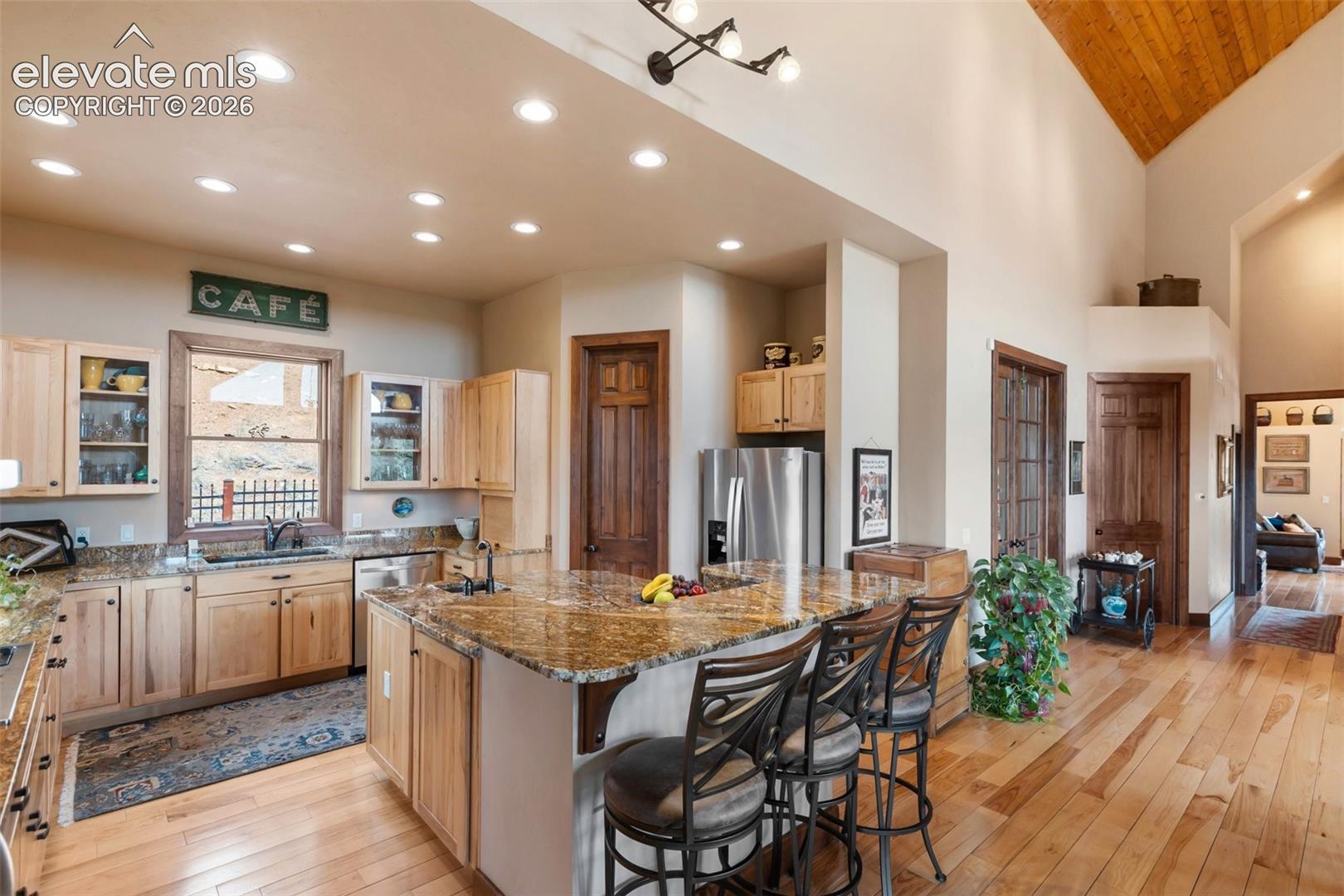 Kitchen and breakfast bar