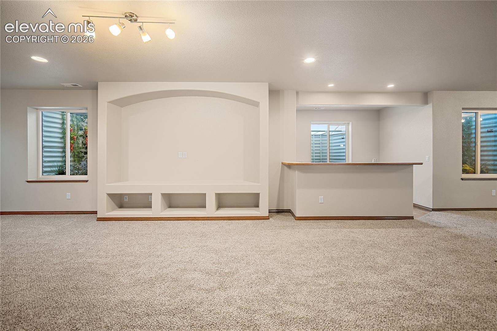 Built-in entertainment wall