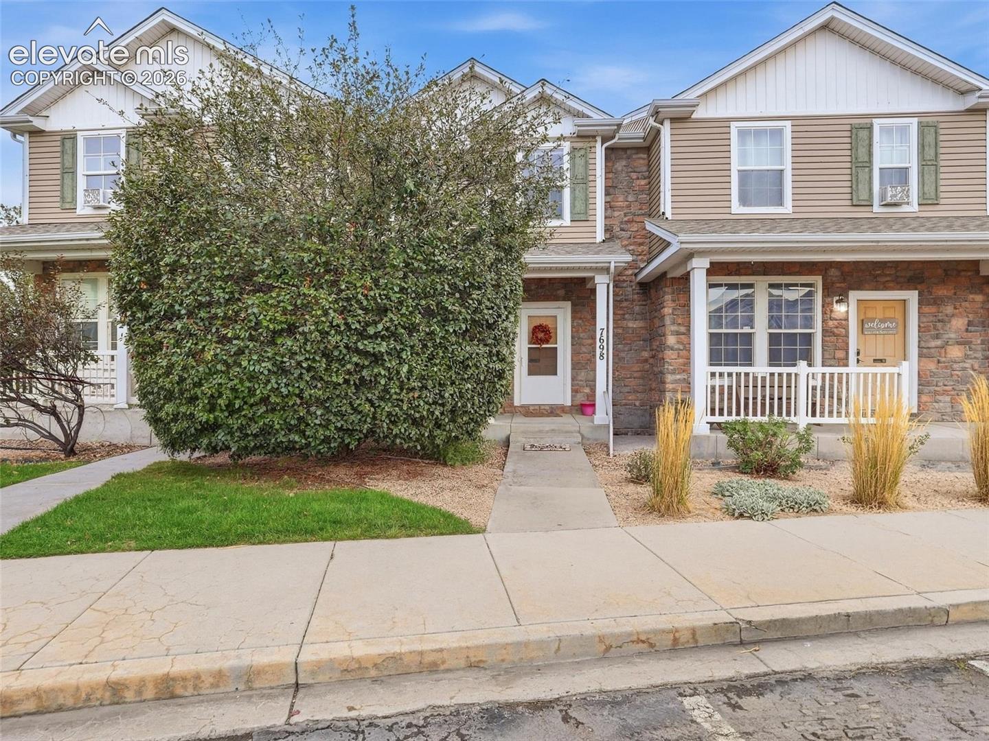7698 Sandy Springs Point — photo 1