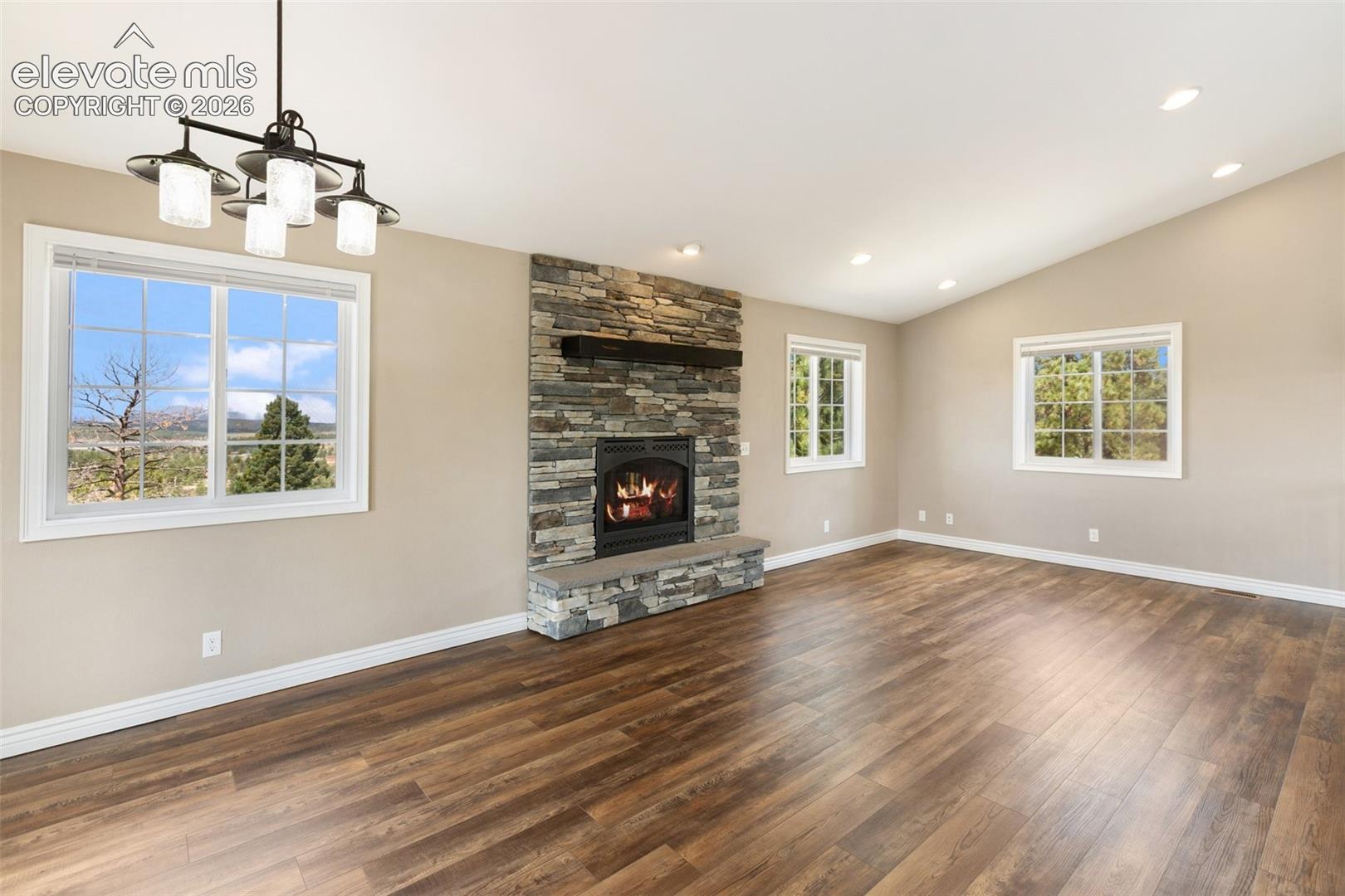 Photo 6 of 127 Carlton Circle, Florissant