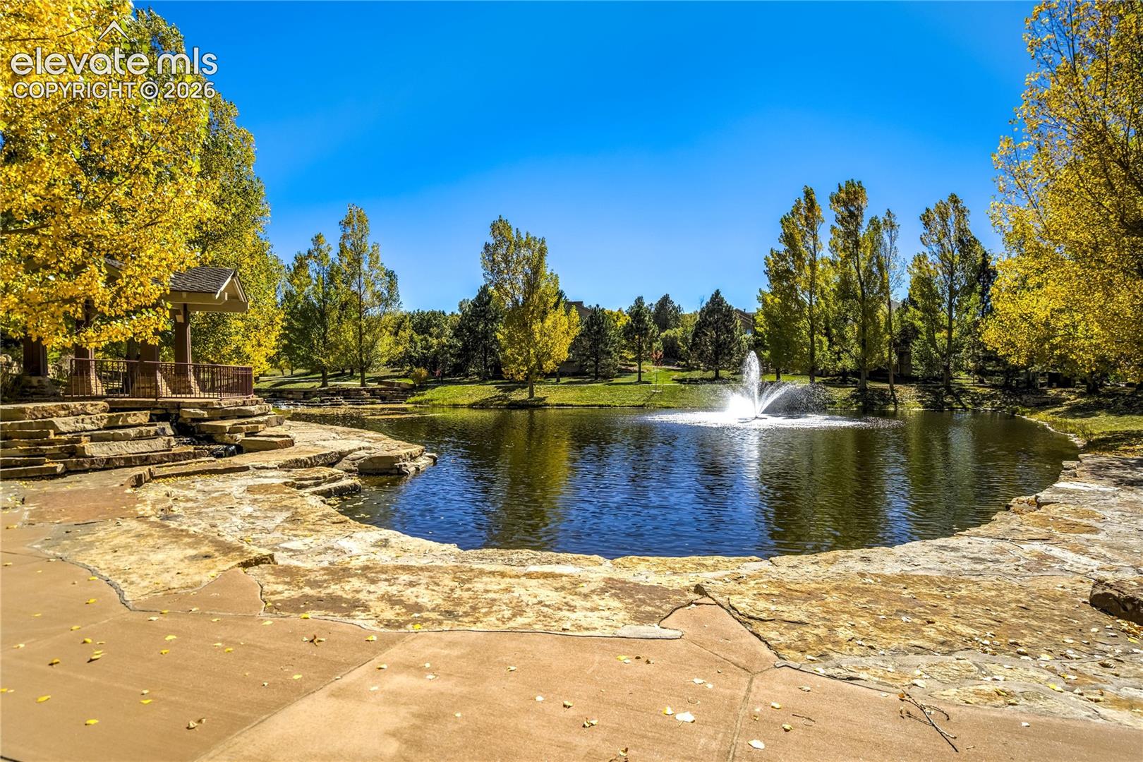 A graceful fountain brings movement + tranquility to the neighborhood pond, where natural stone borders, mature landscaping + inviting outdoor spaces contribute to Stone Crossing's distinctive atmosphere.
