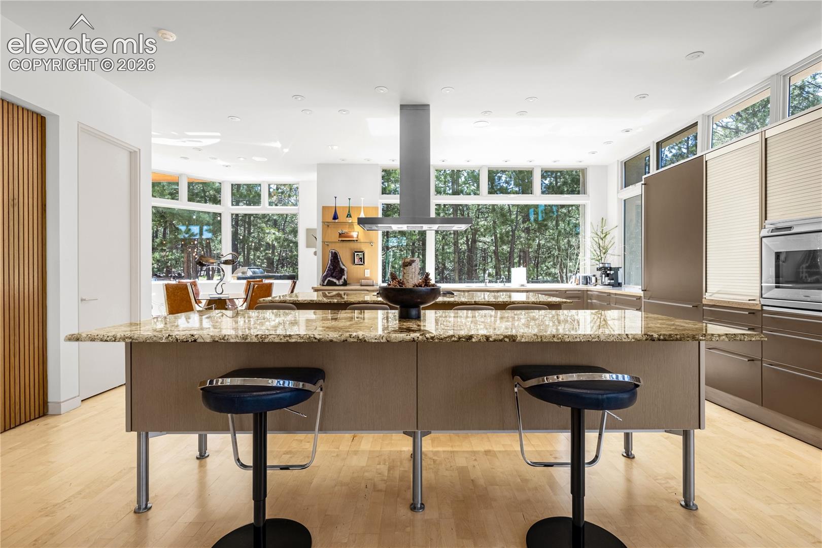 Top of the line appliances & finishes