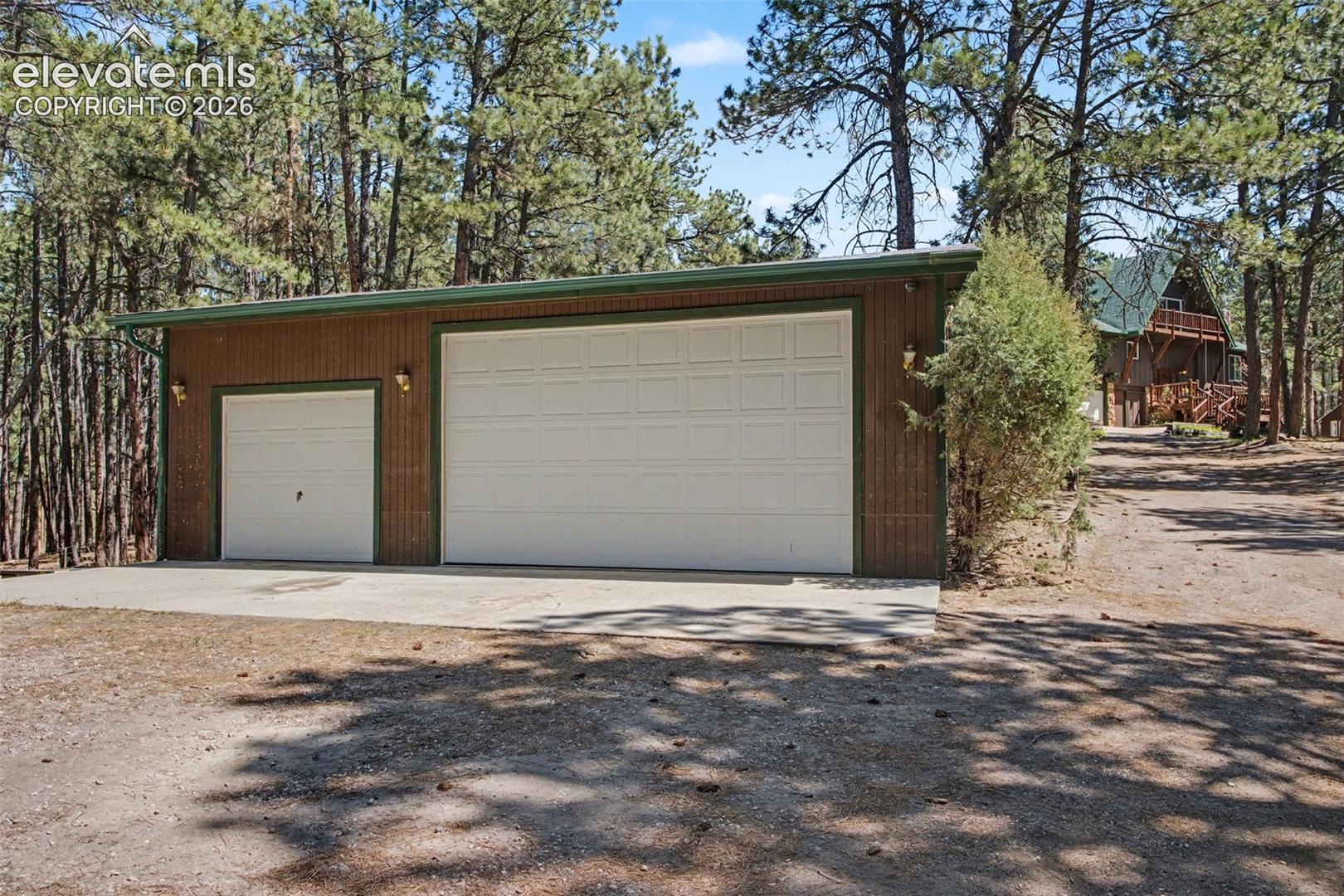3 car garage with concrete floor, electric