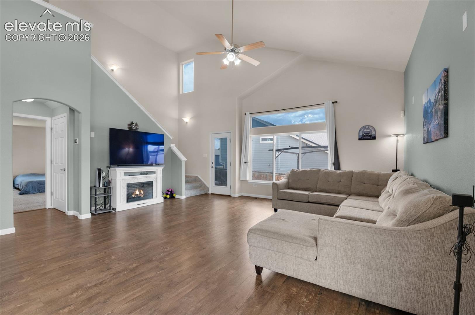 Look at those amazing vaulted ceilings