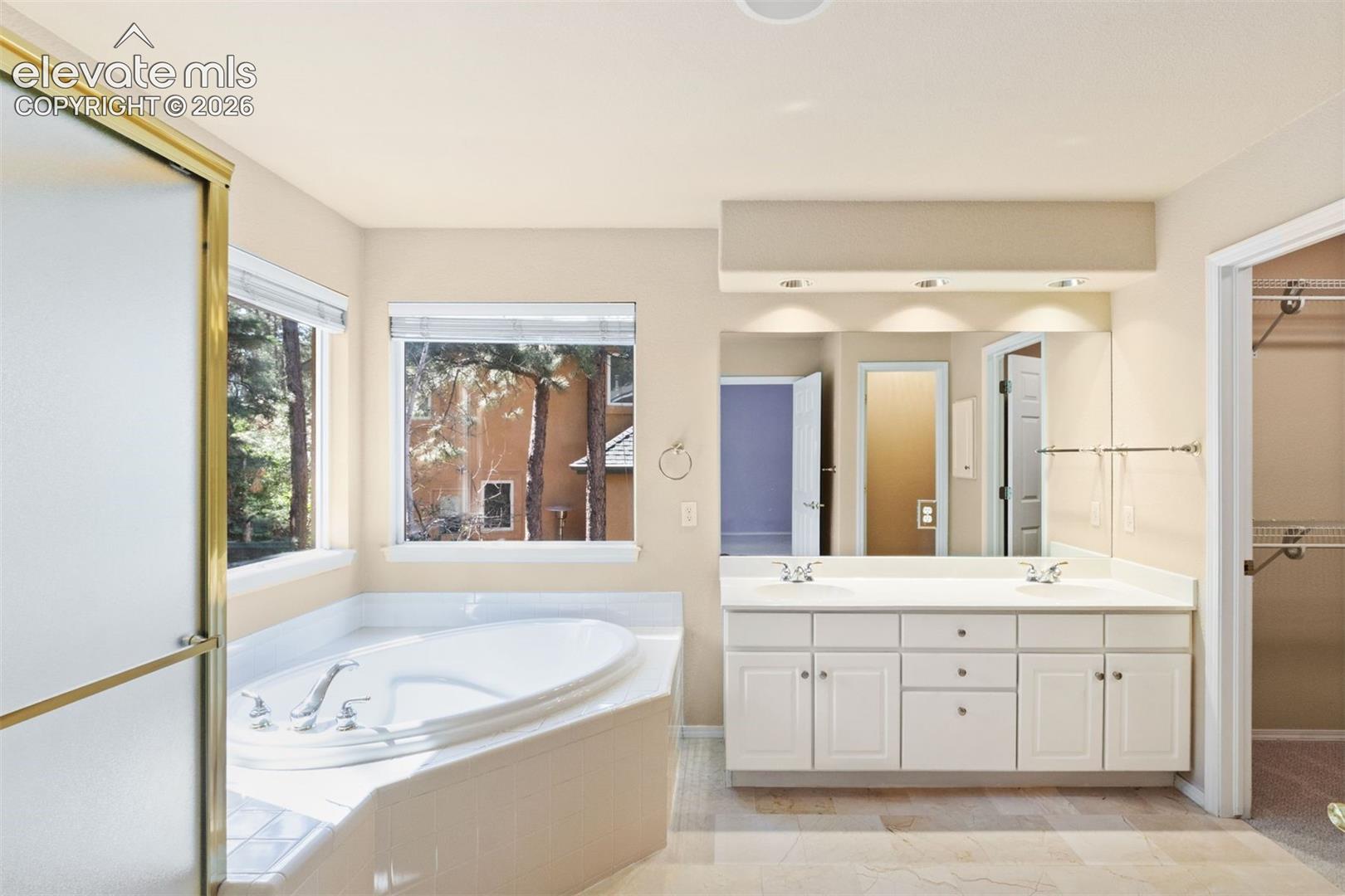 Primary 5 piece bathroom