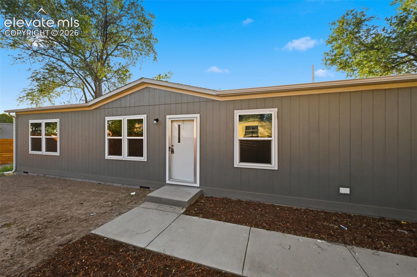 281 E Stewart Dr, Pueblo, CO 81007