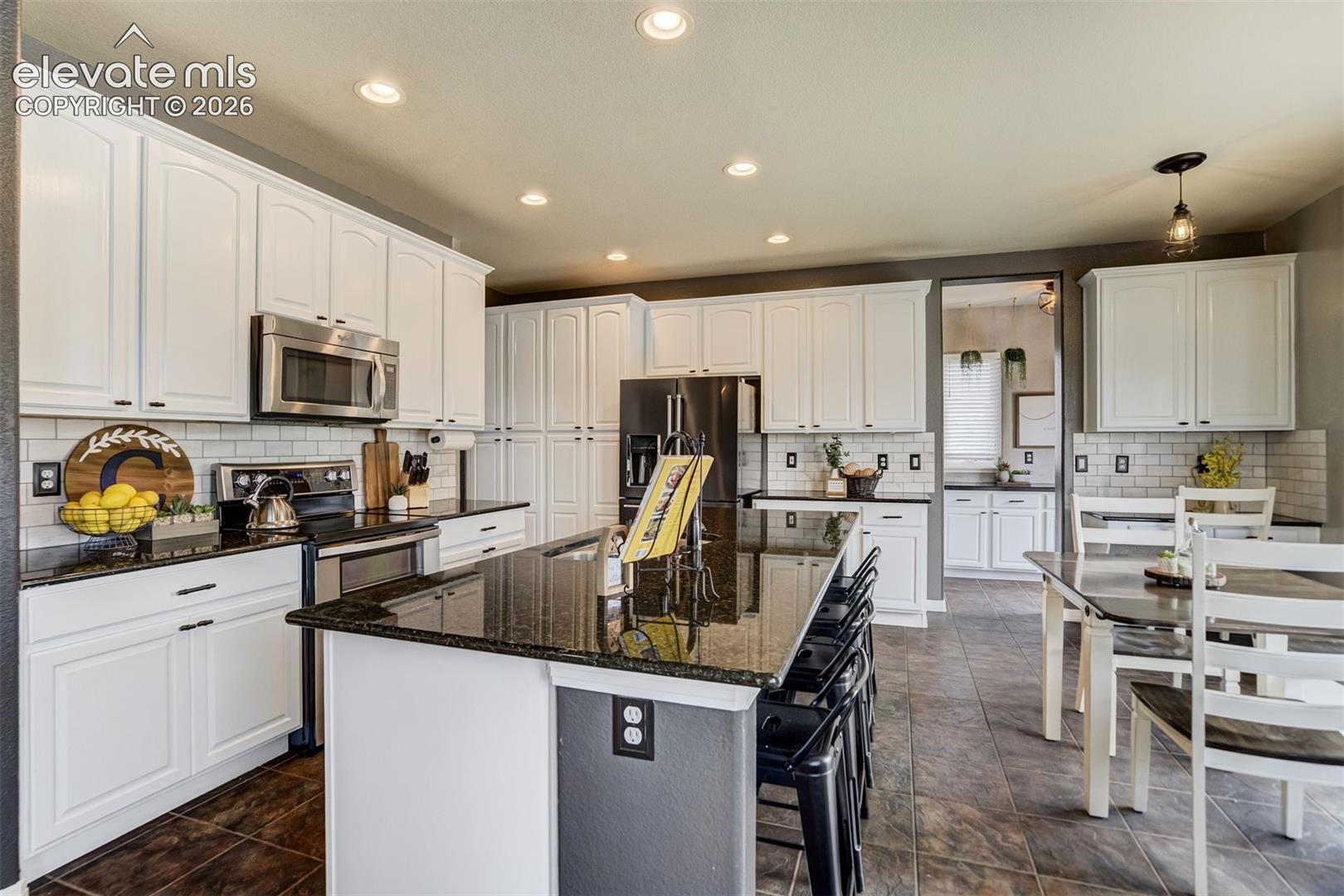 Photo 9 of 7555 Antelope Meadows Circle, Peyton