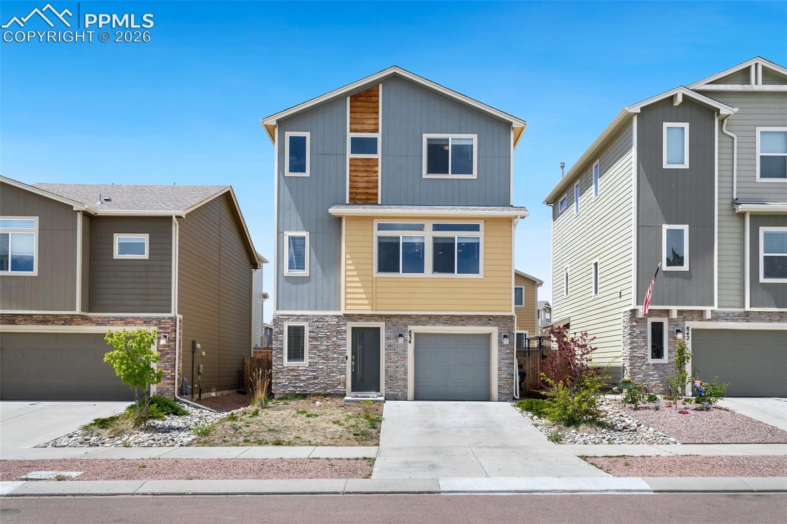 834 Grissom Dr, Colorado Springs, CO 80915