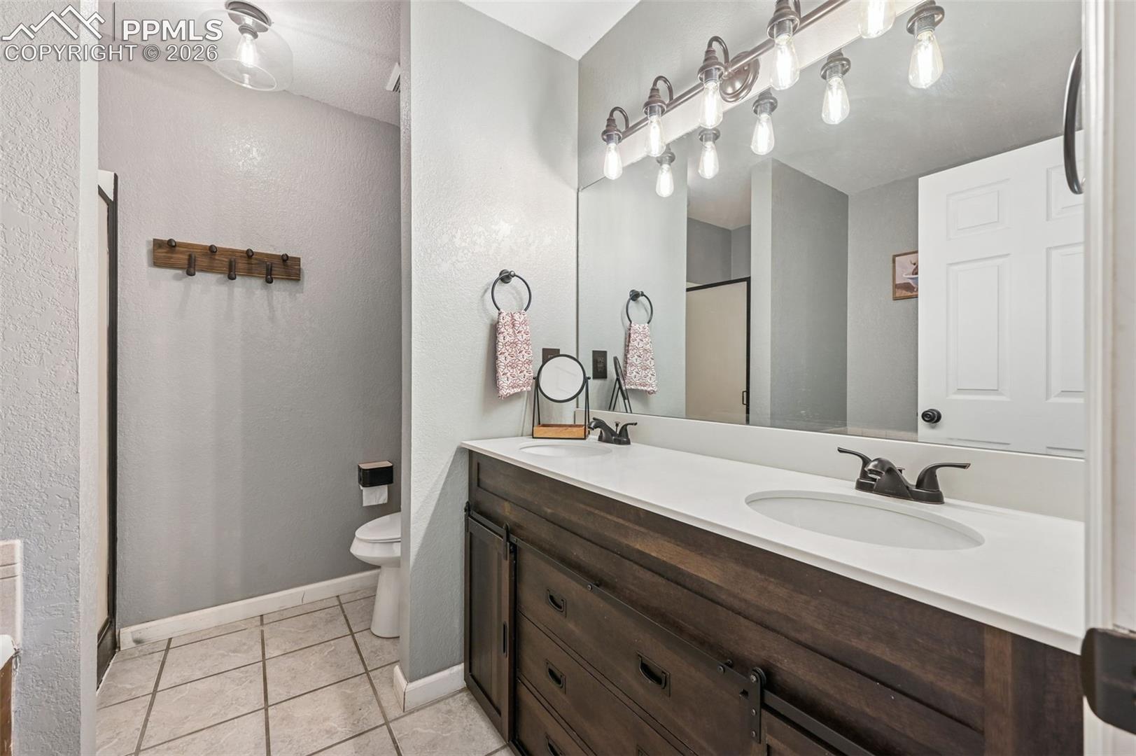 Primary Bathroom en-suite